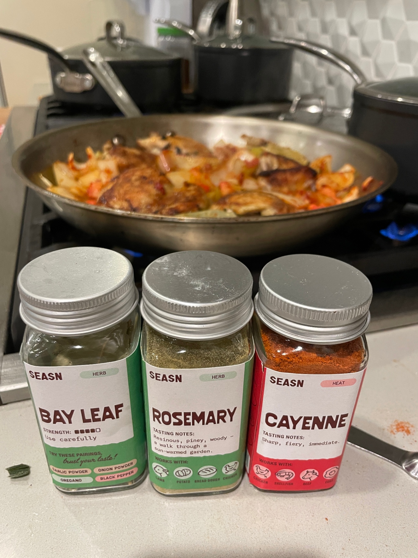 Rosemary–cayenne chicken skillet